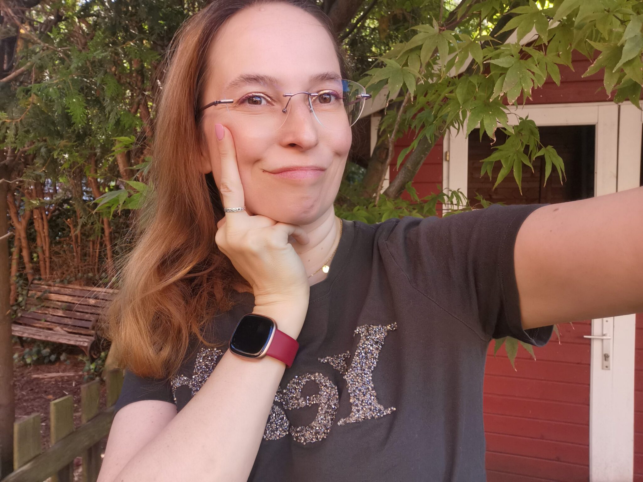 Dinge, die man mit 40 nicht mehr tun sollte Glitzer-Eyeliner tragen und ein T-Shirt, das älter als 10 Jahre ist: Ich mach wohl alles falsch.